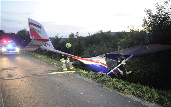 Túlcsúszott, majd az árokban állt meg egy gép Budaörsnél