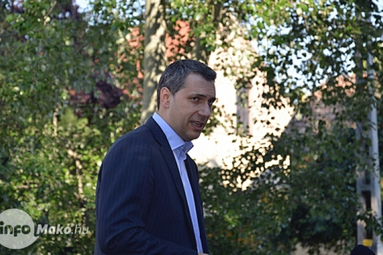 Lázár Makón fórumozik