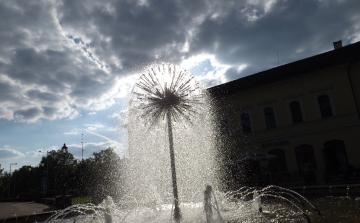 Már üzemel a főtéri szökőkút.