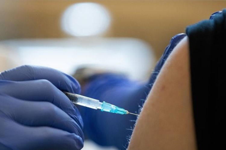 Müller Cecília: mindenki vegye fel a harmadik oltást is!